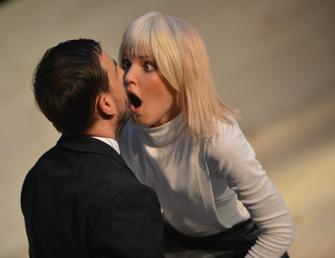 Fabian Krüger (Algernon Moncrieff), Lisa Weidenmüller (Cecily Cardew) © Christian Husar