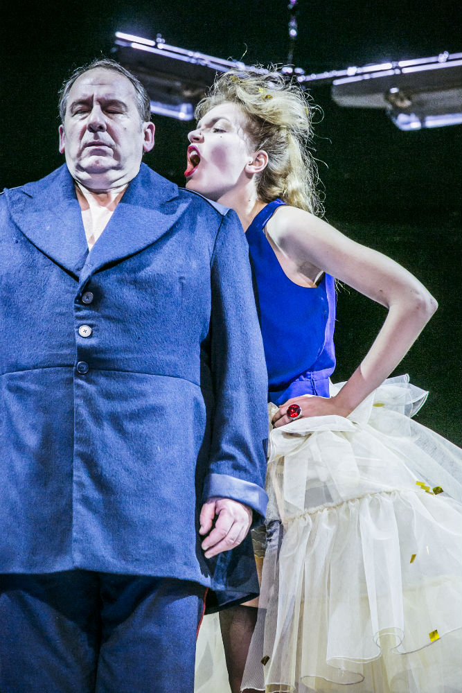 Minna von Barnhelm, Landestheater Niederösterreich mit Wolf Bachofner, Lisa Weidenmüller © Jochen Quast